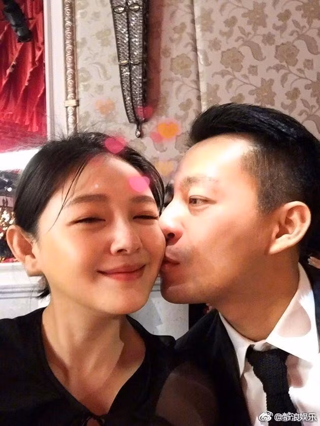Giữa lùm xùm ly hôn với Đại S, ông xã Uông Tiểu Phi đã có hành động vô cùng ngọt ngào đáp trả - Ảnh 4. Giữa lùm xùm ly hôn với Đại S, ông xã Uông Tiểu Phi đã có hành động vô cùng ngọt ngào đáp trả - Ảnh 4.