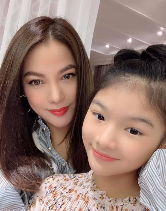 5 năm sau ngày bố mẹ ly hôn, con gái của Trương Ngọc Ánh vụt phổng phao đến bất ngờ - Ảnh 1. 5 năm sau ngày bố mẹ ly hôn, con gái của Trương Ngọc Ánh vụt phổng phao đến bất ngờ - Ảnh 1.