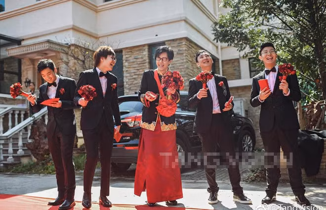 Thieu gia TQ tang Rolls-Royce trieu USD mung cuoi MC xinh dep hinh anh 1 