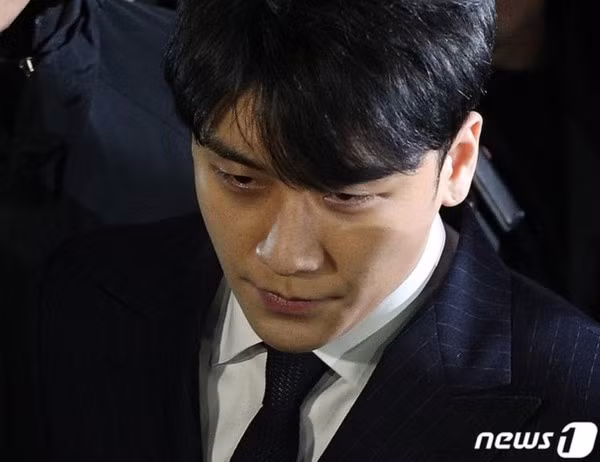 Kênh Youtube và Fanpage triệu like của Seungri đã biến mất, fan tranh cãi có đáng tiếc hay không?