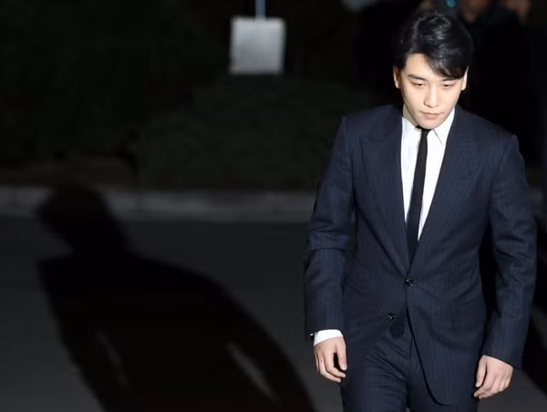Kênh Youtube và Fanpage triệu like của Seungri đã biến mất, fan tranh cãi có đáng tiếc hay không?