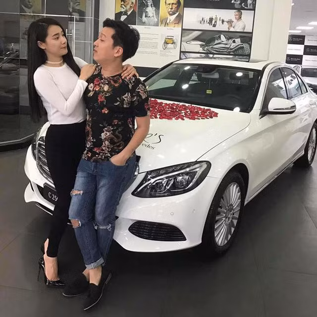 Chiếc xe hơi Trường Giang mua tặng Nhã Phương