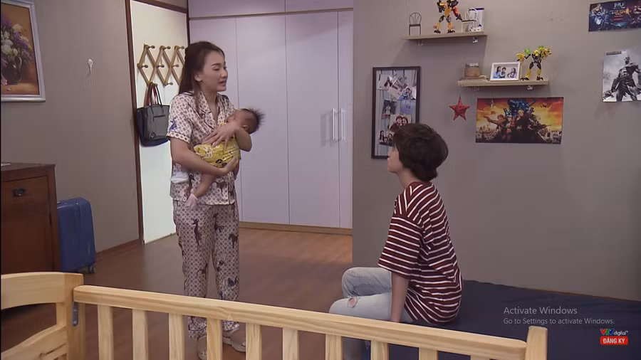 Về nhà đi con tập 75 Preview: Thư kêu trời khi nghe Dương kể chuyện thay bố tỏ tình cô Hạnh. Về nhà đi con tập 75 Preview: Thư kêu trời khi nghe Dương kể chuyện thay bố tỏ tình cô Hạnh.