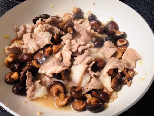 Nấm hương ngon thơm cực bổ nhưng đừng quên những lưu ý này vì một cái Tết vui khỏe - Ảnh 3. Nấm hương ngon thơm cực bổ nhưng đừng quên những lưu ý này vì một cái Tết vui khỏe - Ảnh 3.
