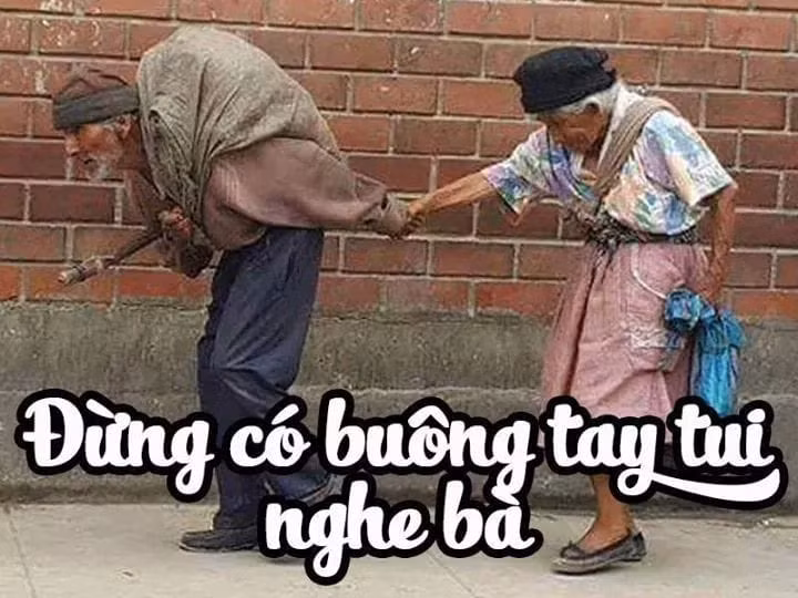 Nắm tay anh đi khắp thế gian.