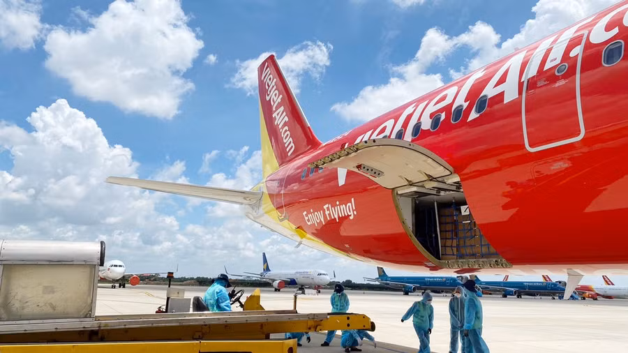 Chuyến bay Vietjet chở 200 máy thở cao cấp, hiện đại từ Đức đã hạ cánh ảnh 1