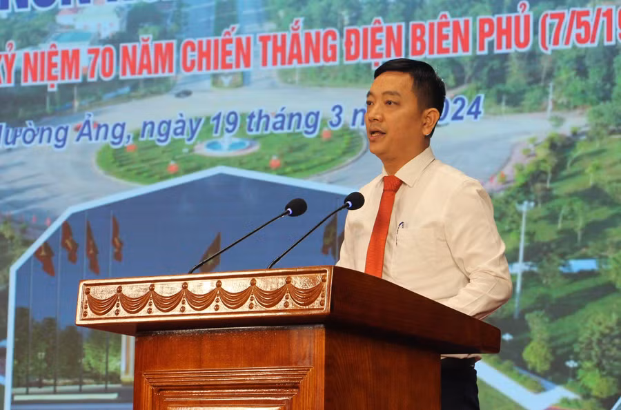 Ông Tô Trọng Thiện, Chủ tịch UBND huyện Mường Ảng phát biểu tại lễ khánh thành, bàn giao các công trình trọng điểm. Ông Tô Trọng Thiện, Chủ tịch UBND huyện Mường Ảng phát biểu tại lễ khánh thành, bàn giao các công trình trọng điểm.