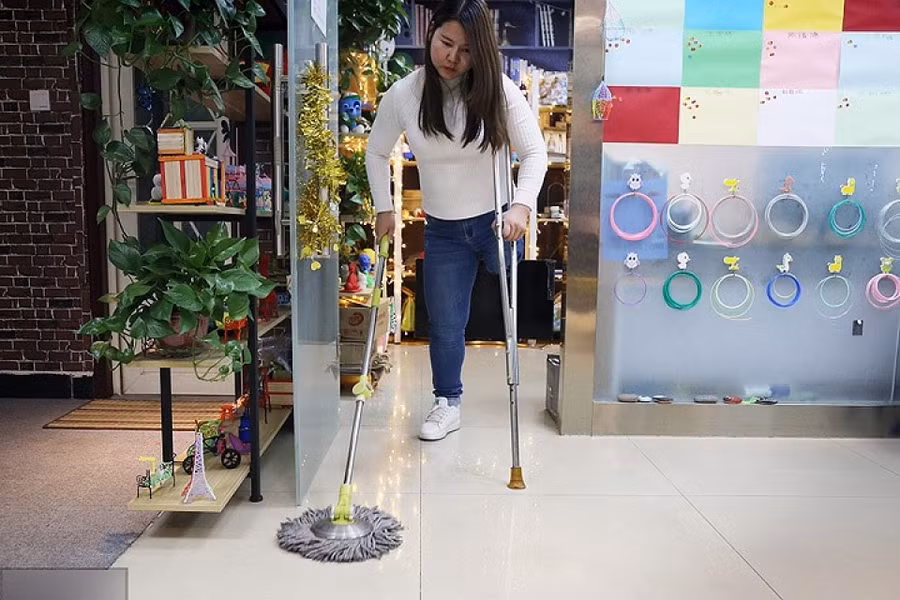 Trung Quốc: Nỗ lực đáng ngưỡng mộ của cô gái tật nguyền trung quoc no luc dang nguong mo cua co gai tat nguyen