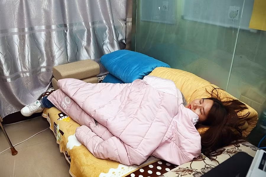 Trung Quốc: Nỗ lực đáng ngưỡng mộ của cô gái tật nguyền trung quoc no luc dang nguong mo cua co gai tat nguyen