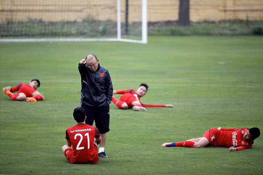 Ông Park lo lắng cho học trò vì V.League sử dụng 3 ngoại binh