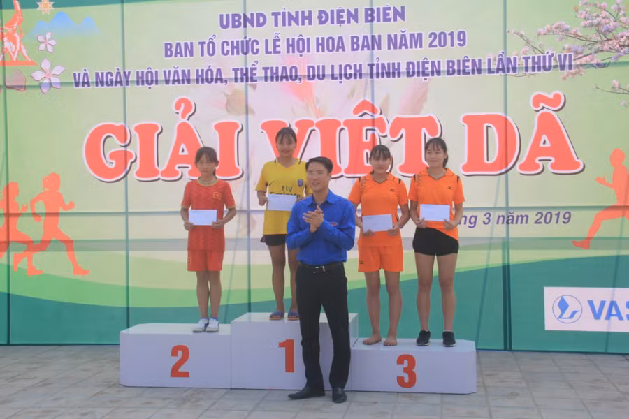 Giải việt dã 2019 là cơ hội để các thầy cô giáo, học sinh, sinh viên giao lưu, rèn luyện sức khoẻ