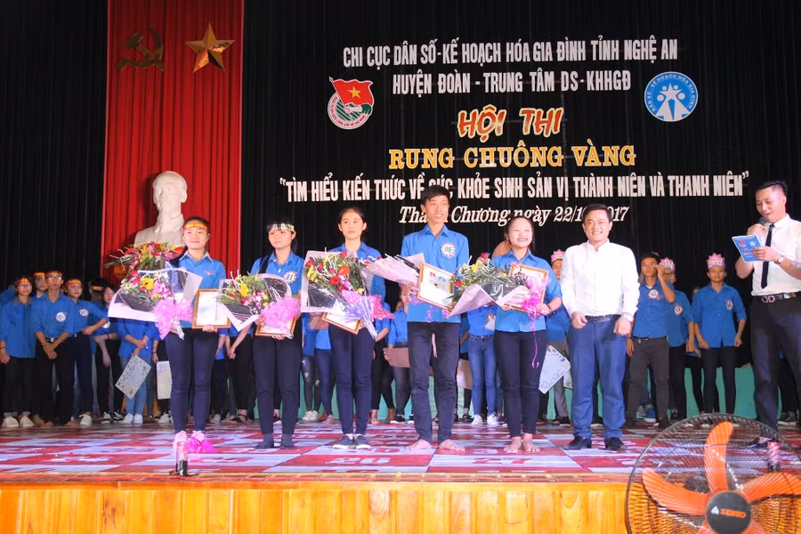 Ban tổ chức cũng trao thưởng cho các thí sinh trả lời đúng nhiều câu hỏi