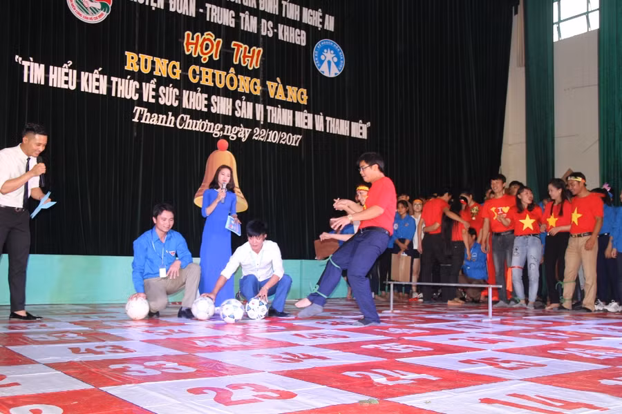 Thầy cô tham gia trợ giúp