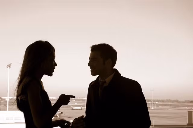 Yêu cầu bạn gái ngừng thăng tiến vì “lương khủng của em là sự chế nhạo đối với anh“ ảnh 1