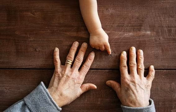 Móng tay bầm tím không rõ nguyên nhân, bác sĩ mãi không thể lý giải cho đến khi xét nghiệm-2