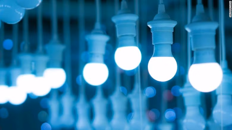 Từ 1/9, bóng đèn halogen sẽ bị cấm sử dụng hoàn toàn ở châu Âu - ảnh 1
