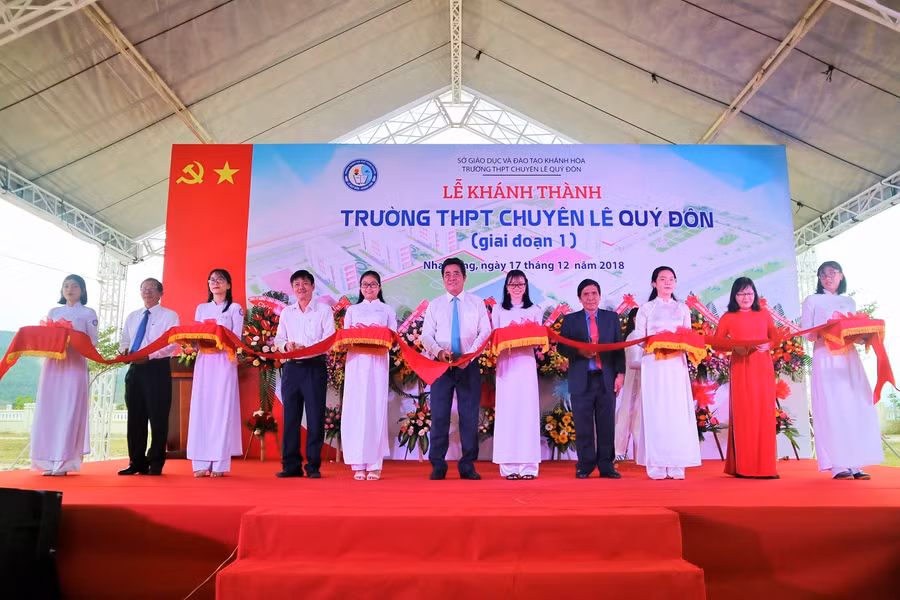 Lãnh đạo tỉnh và Sở GD-ĐT Khánh Hòa dự lễ khánh thành cơ sở mới