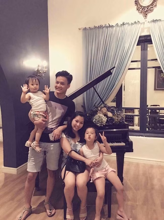 Choáng với cuộc sống giàu sang và thú chơi mô tô bạc tỷ của Hồng Đăng “Người phán xử” ảnh 9 Empty
