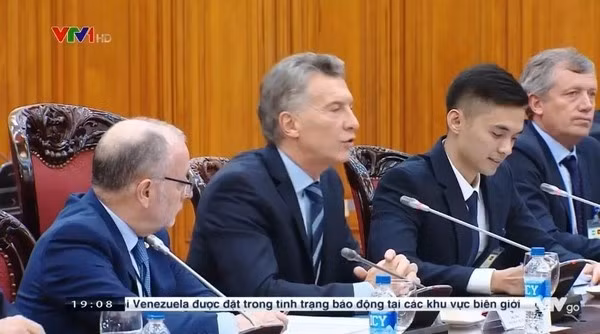 Dân mạng chao đảo "Hà Dĩ Thâm" phiên bản đời thực bên cạnh Tổng thống Argentina ảnh 6 Xuất hiện