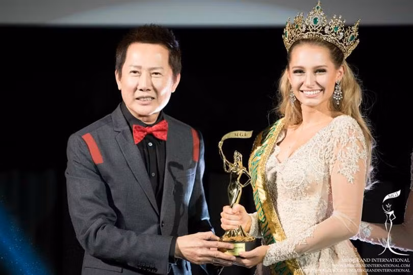 Tin được không khi lần đầu tiên trong cùng một cuộc thi sắc đẹp, cả Hoa hậu và kế Hoa hậu đều bị phế ngôi-8