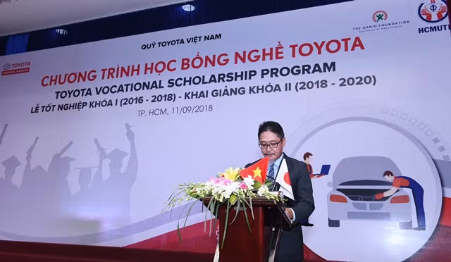 Ông Toru Kinoshita – Chủ tịch danh dự Quỹ TVF phát biểu tại lễ tốt nghiệp khóa 1