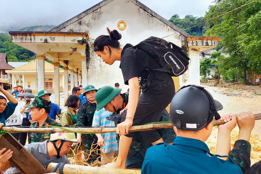 Sau đợt lũ này, nhiều em học sinh đã bị mất nhà cửa.
