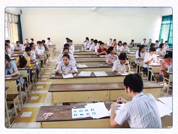 Các thí sinh trong một kỳ thi Đại học (Ảnh minh hoạ) Các thí sinh trong một kỳ thi Đại học (Ảnh minh hoạ)