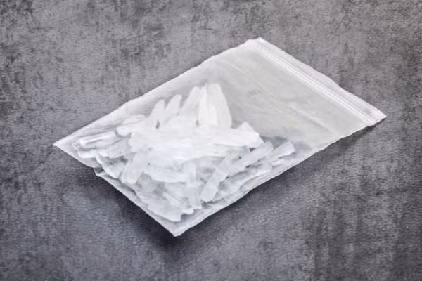 Cặp vợ chồng già ngơ ngác bỗng dưng được nhận "quà"... 20kg ma túy đá