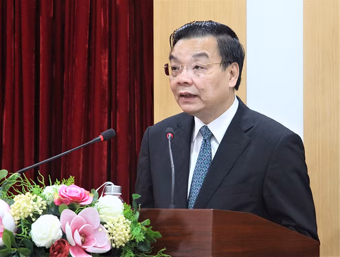 Chủ tịch UBND TP Chu Ngọc Anh phát biểu tại kỳ họp.