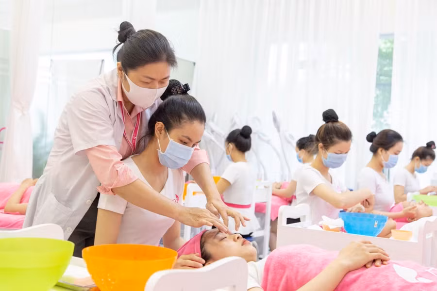 Đội ngũ giảng viên, chuyên gia tại ANA giàu kinh nghiệm, tận tâm chỉ dạy 
