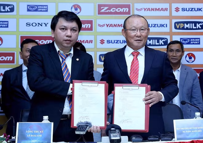 VFF tự tin đủ tiềm lực tài chính để giữ chân HLV Park Hang-seo