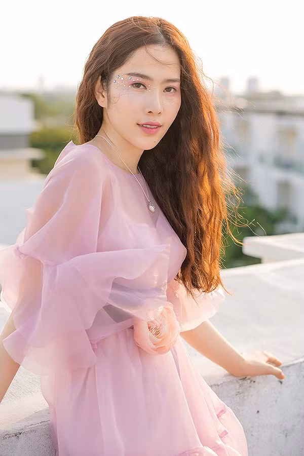 Nam Em gây hoang mang với hình ảnh bụng bầu vượt mặt: Mỹ nhân lên chức mẹ hay chiêu mới quảng cáo ngành?-4