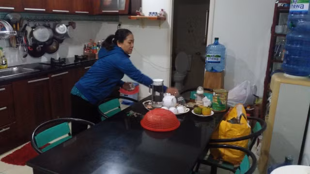 Sôi động dịch vụ lau xe, dọn nhà Tết 