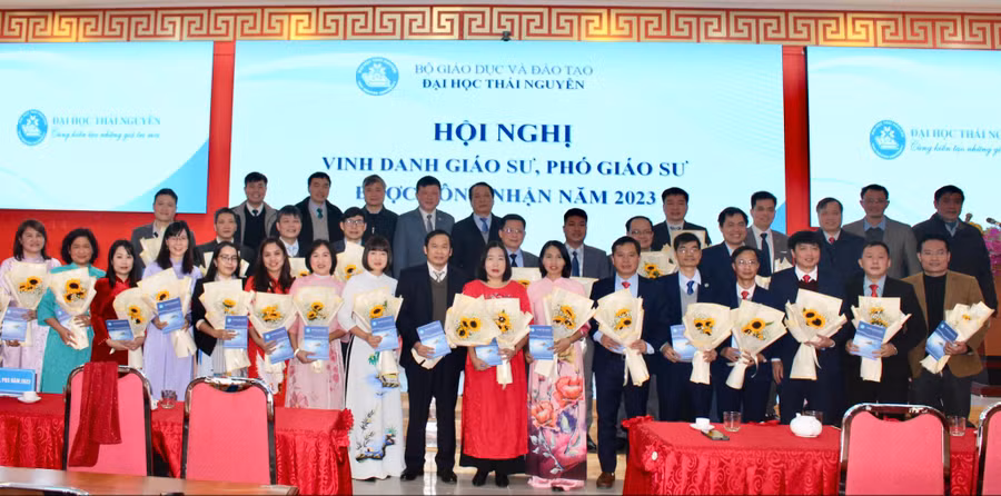 Các Giáo sư, Phó Giáo sư được công nhận năm 2023. Các Giáo sư, Phó Giáo sư được công nhận năm 2023.