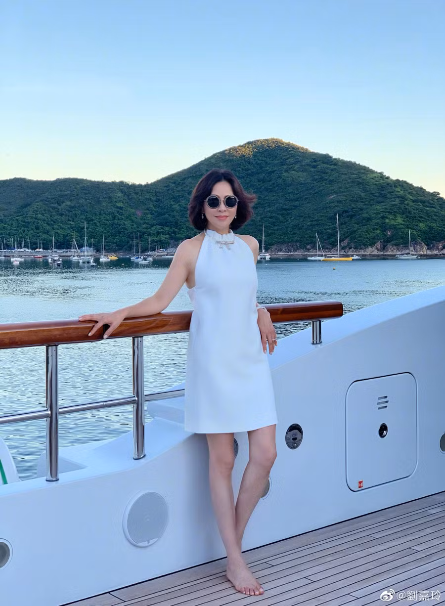 Lưu Gia Linh còn khiến công chúng choáng ngợp với cuộc sống giàu có, xa hoa nhờ sở hữu khối tài sản khoảng 800 triệu đô la Hong Kong.