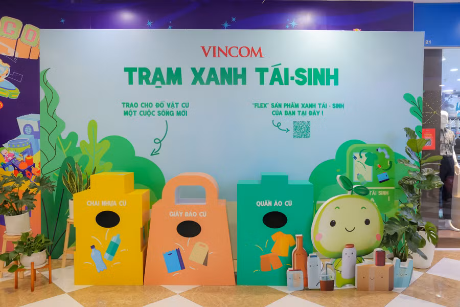 Trạm Xanh Tái – Sinh tại TTTM Vincom khuyến khích khách hàng thực hành sống Xanh. Trạm Xanh Tái – Sinh tại TTTM Vincom khuyến khích khách hàng thực hành sống Xanh.