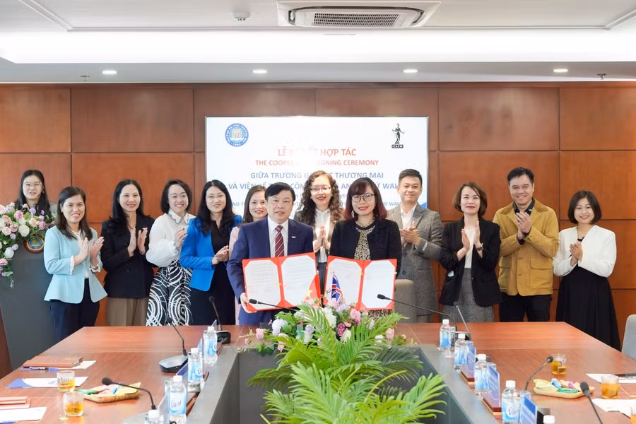 Trường Đại học Thương mại và ICAEW tiếp tục ký kết hợp tác lần thứ 3
