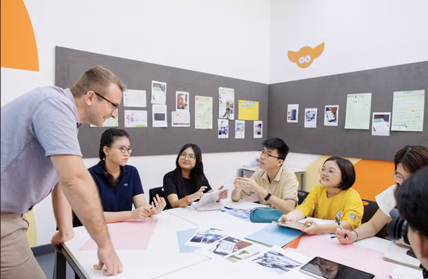 Thời lượng học vừa phải giúp các em không “kín lịch" mà vẫn còn thời gian gắn kết cùng gia đình hay tham gia các hoạt động khác. Thời lượng học vừa phải giúp các em không “kín lịch" mà vẫn còn thời gian gắn kết cùng gia đình hay tham gia các hoạt động khác.