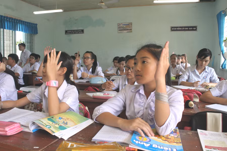 Giờ học tiếng Anh tại Trường THCS Kim Hồng (TP Cao Lãnh, Đồng Tháp). Giờ học tiếng Anh tại Trường THCS Kim Hồng (TP Cao Lãnh, Đồng Tháp).