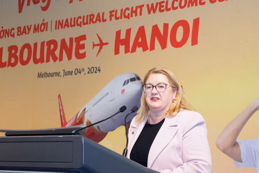 Bà Natalie Hutchins - Nghị sỹ Bang Victoria, Bộ trưởng Bộ Việc làm và Công Nghiệp, Bộ trưởng Bộ Phụ nữ, Bộ trưởng Bộ Hiệp ước và Các Dân tộc Đầu tiên của Bang Victoria tham dự sự kiện và chúc mừng đường bay mới của Vietjet Bà Natalie Hutchins - Nghị sỹ Bang Victoria, Bộ trưởng Bộ Việc làm và Công Nghiệp, Bộ trưởng Bộ Phụ nữ, Bộ trưởng Bộ Hiệp ước và Các Dân tộc Đầu tiên của Bang Victoria tham dự sự kiện và chúc mừng đường bay mới của Vietjet