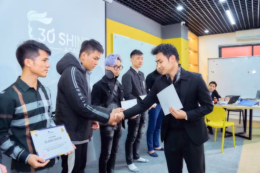 30Shine tài trợ học bổng 50% dạy nghề tóc, ký kết việc làm 2 năm ảnh 2