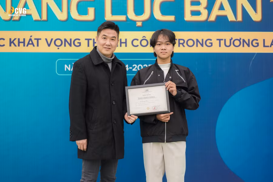 Bạn Lê Trọng Tấn giành chương trình học bổng toàn phần của trường trong tháng 2 vừa qua.