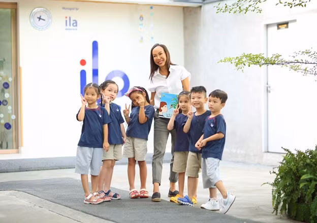 Bà Trần Xuân Dzu, người đã truyền cảm hứng đến rất nhiều nhân sự nữ về giáo dục thay đổi cuộc đời. Bà Trần Xuân Dzu, người đã truyền cảm hứng đến rất nhiều nhân sự nữ về giáo dục thay đổi cuộc đời.