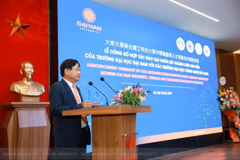 TS. Lê Đắc Sơn tin tưởng: “Đại học Đại Nam sẽ trở thành địa chỉ đào tạo nhân lực ngành Chip bán dẫn uy tín, chất lượng hàng đầu của Việt Nam”. TS. Lê Đắc Sơn tin tưởng: “Đại học Đại Nam sẽ trở thành địa chỉ đào tạo nhân lực ngành Chip bán dẫn uy tín, chất lượng hàng đầu của Việt Nam”.