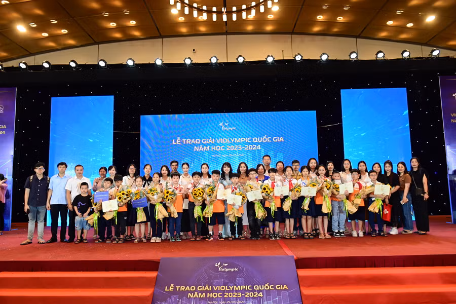 Buổi lễ vinh danh và trao giải chương trình Violympic quốc gia năm học 2023 - 2024 chính thức khép lại năm thứ 17 với nhiều thành công và hứa hẹn thêm nhiều điều mới mẻ dành cho các em học sinh trong tương lai.