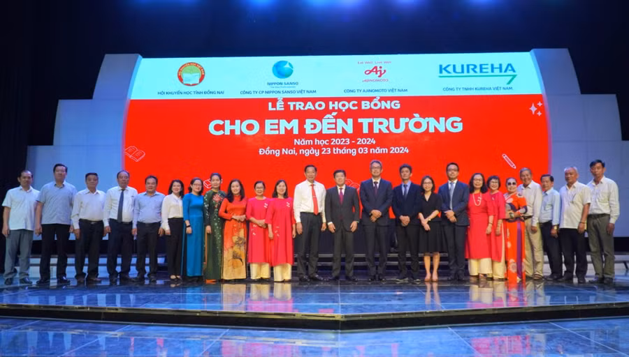 Lãnh đạo các sở ban ngành Đồng Nai cùng lãnh đạo 3 doanh nghiệp Công ty Ajinomoto Việt Nam, Công ty Kureha Việt Nam và Công ty Nippon Sanso Việt Nam