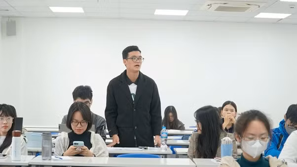Sinh viên có cơ hội tìm hiểu về ngành nghề mình quan tâm trong tập huấn của DynaGen Initiative. Sinh viên có cơ hội tìm hiểu về ngành nghề mình quan tâm trong tập huấn của DynaGen Initiative.