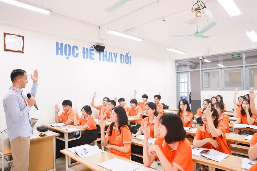 Với mức level 3-4, sinh viên được ôn luyện kiến thức và làm quen với đề. Bước sang level 5, sinh viên được luyện và chữa đề 100%.