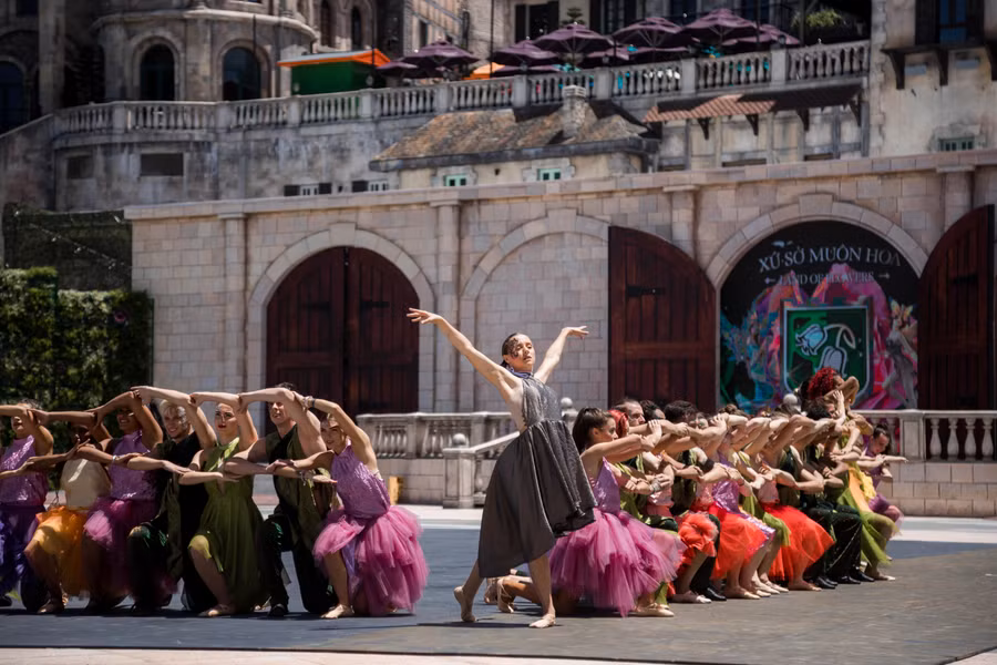 Show diễn Vũ hội Ánh dương tại Sun World Ba Na Hills
