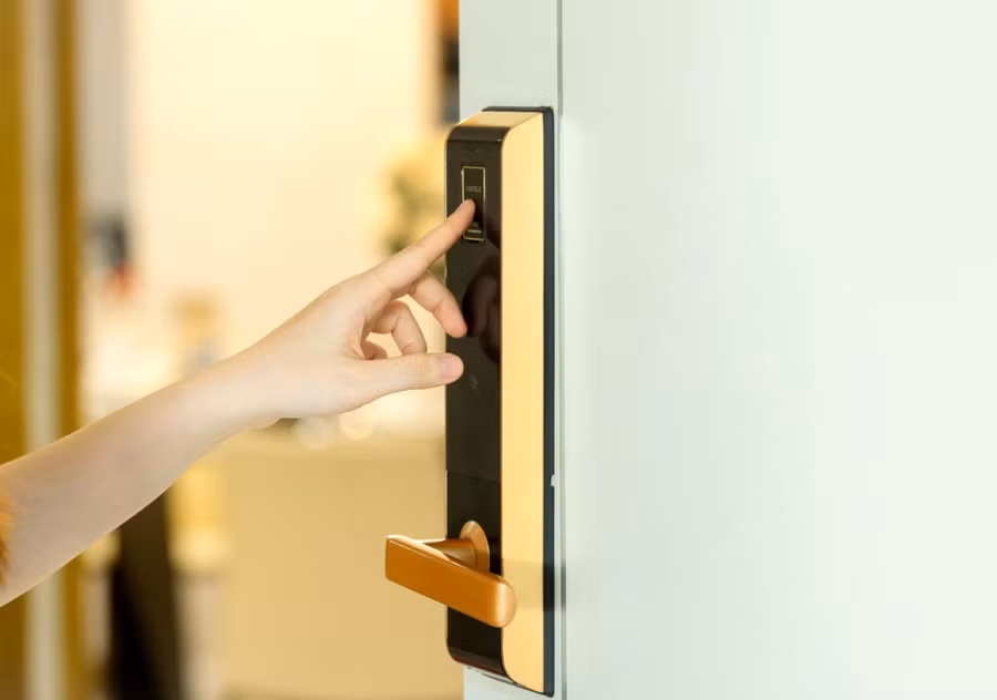 Bộ khóa cửa thông minh (Smart Lock) được sử dụng trong tất cả các căn hộ của Sunshine Homes, giúp gia tăng sự tiện lợi và tuyệt đối đảm bảo an toàn, an ninh Bộ khóa cửa thông minh (Smart Lock) được sử dụng trong tất cả các căn hộ của Sunshine Homes, giúp gia tăng sự tiện lợi và tuyệt đối đảm bảo an toàn, an ninh